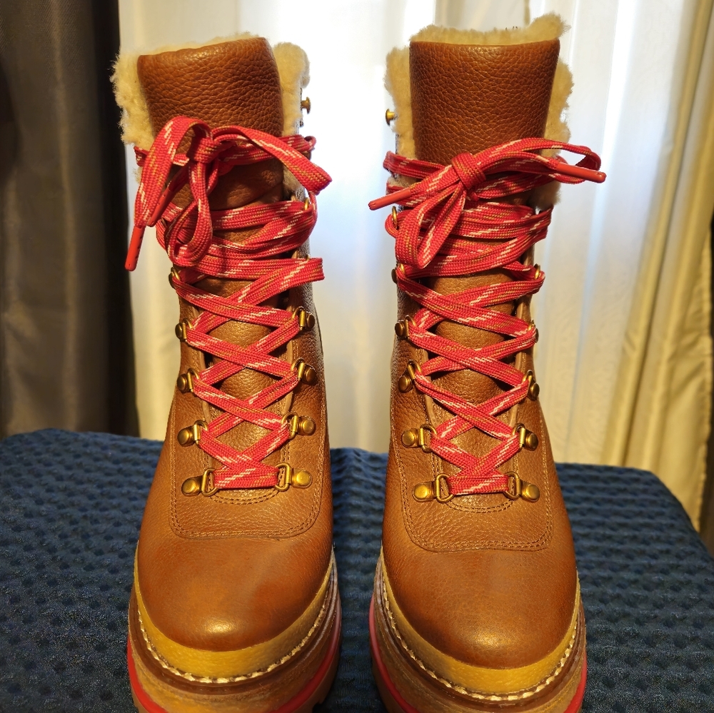 Cozy Brown Winter Boots with Red Laces